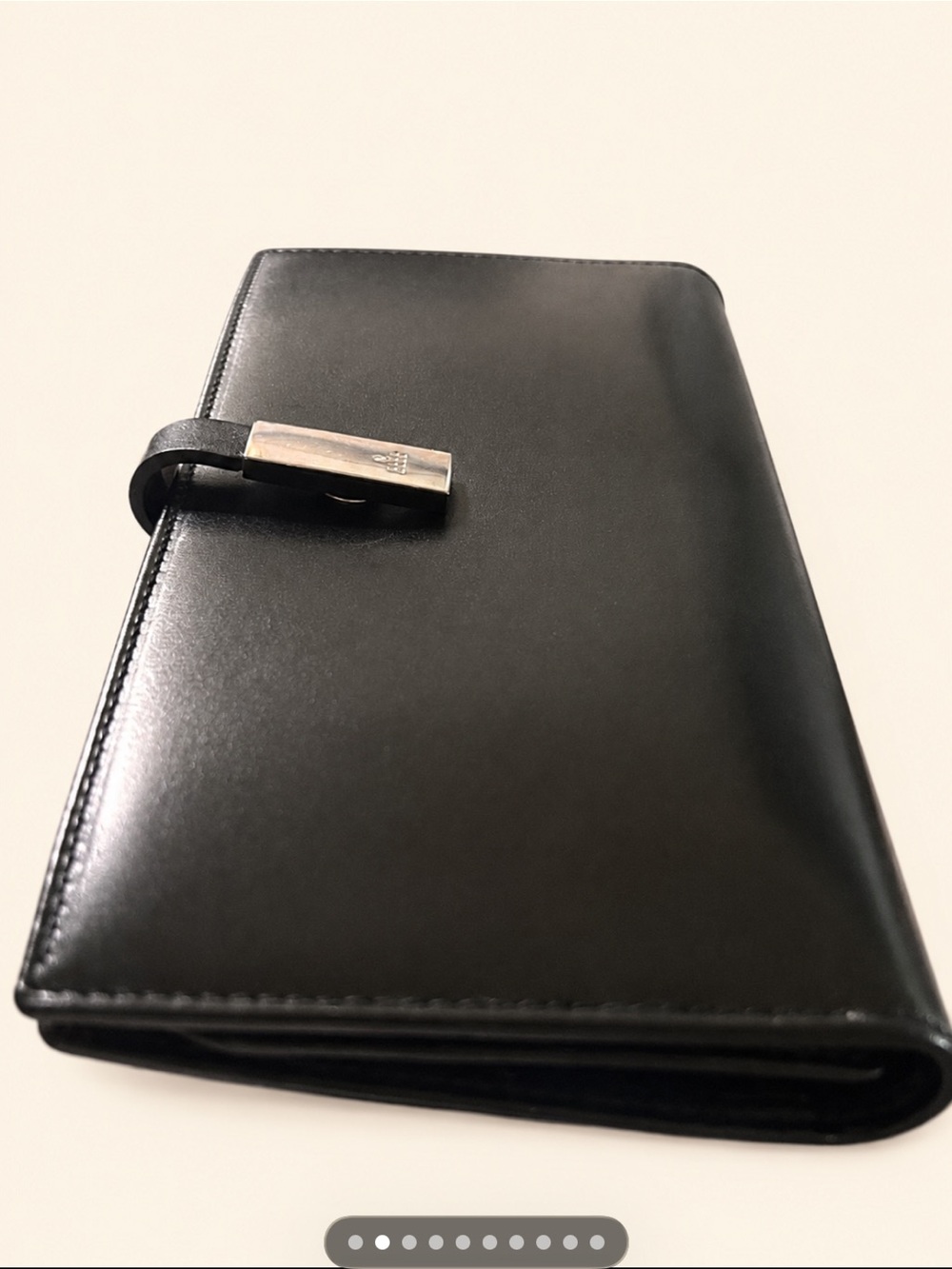 Gucci Wallet Mint condition w/ silver Metal Accent - Picture 3 of 11